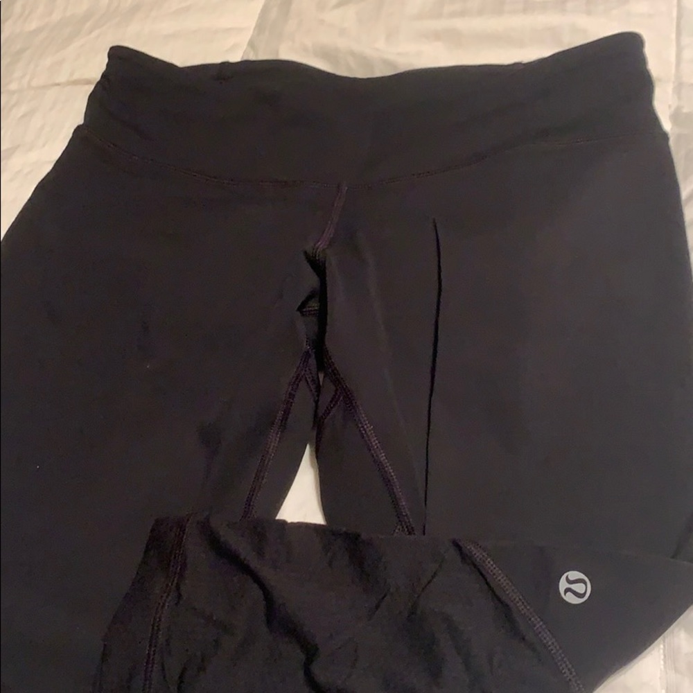 Black Lululemon crop work out pants